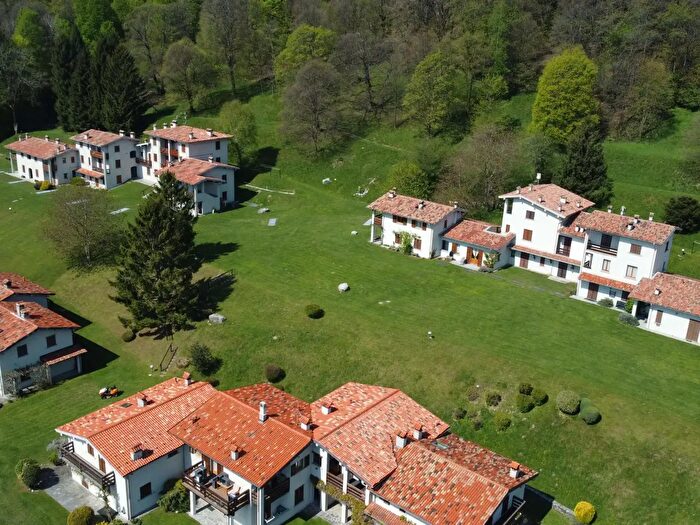 Appartamento trilocale in vendita in Via Rompiano, Sormano