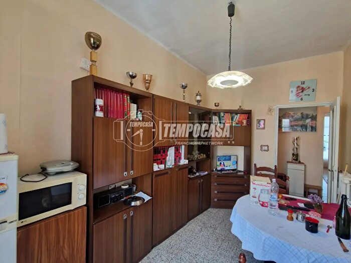 Appartamento trilocale in vendita in Piazza Omero, Torino