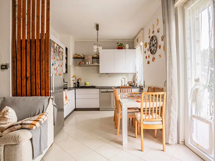 Appartamento con 5 locali in vendita in Casalzuigno
