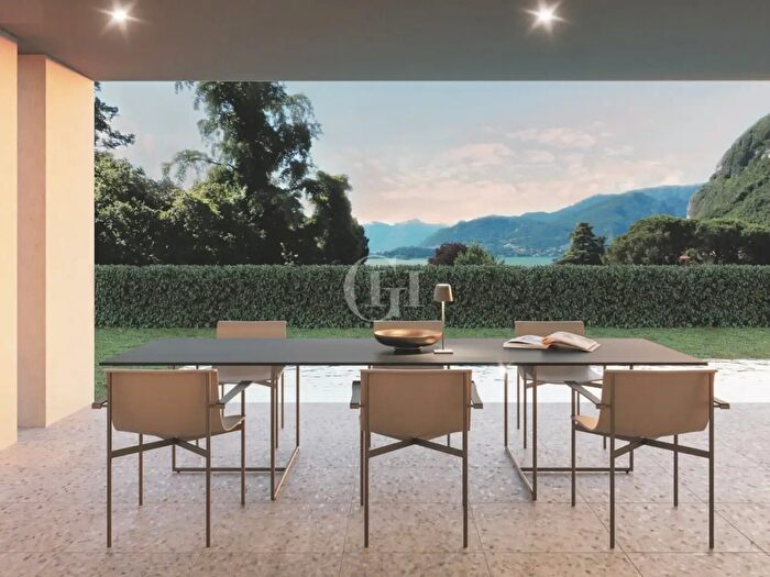 Casa con 5 locali in vendita in Menaggio