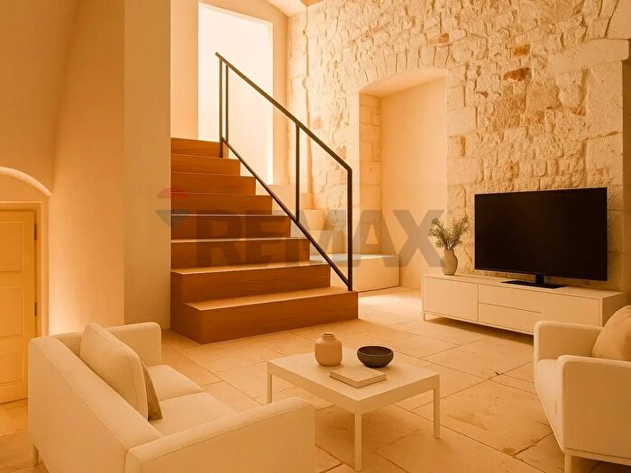 Casa con 13 locali in vendita in Via Acquaviva dAragona, Conversano