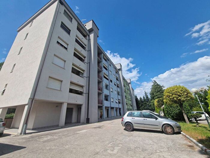 Appartamento quadrilocale in vendita in Via Mario Ramundo, Centro, Tolentino
