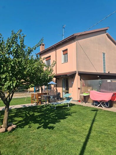 Casa con 6 locali in vendita in Via Comuni, Codigoro