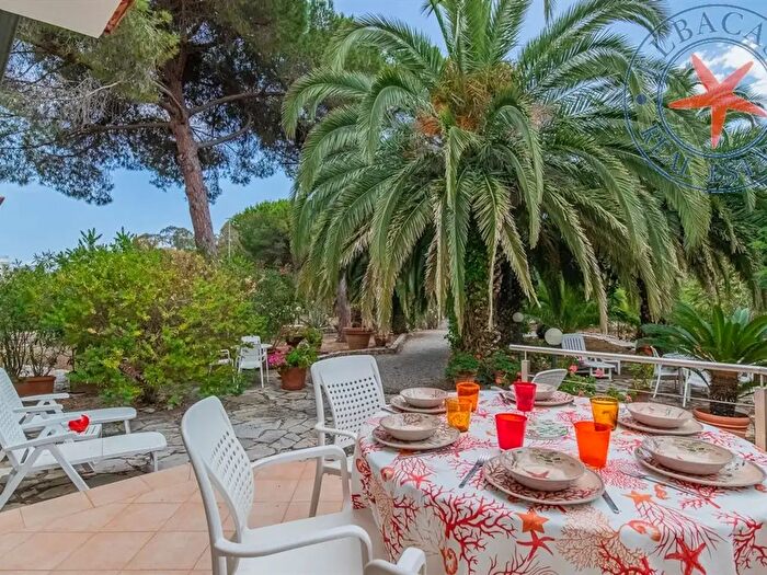 Casa con 7 locali in vendita in Loc Lacona, Capoliveri
