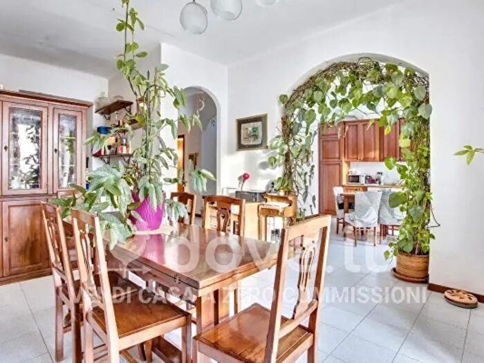 Casa con 5 locali in vendita in Via Dante Alighieri, Luvinate