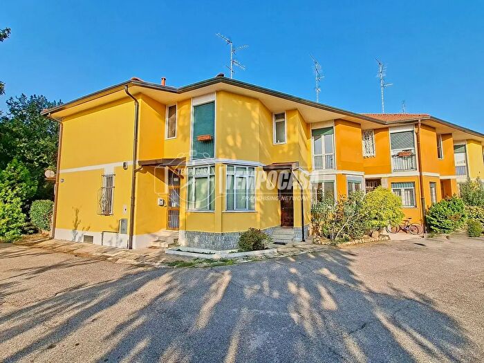 Casa quadrilocale in vendita in Via Villaggio Ina, Cesate