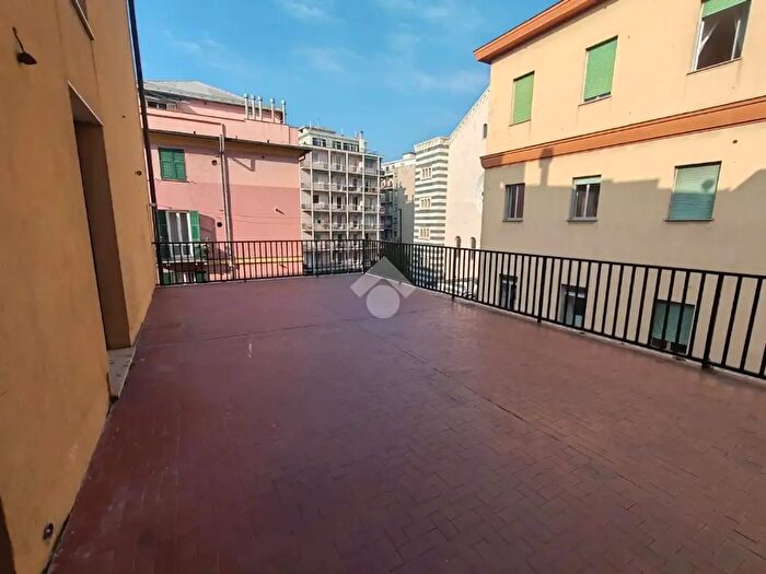 Appartamento con 7 locali in vendita in Via Dante Gaetano Storace, Genova