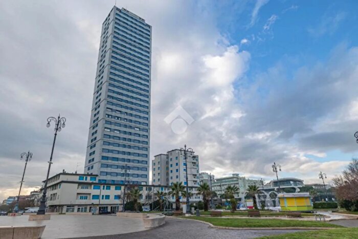 Appartamento trilocale in vendita in Piazza Andrea Costa, Cesenatico