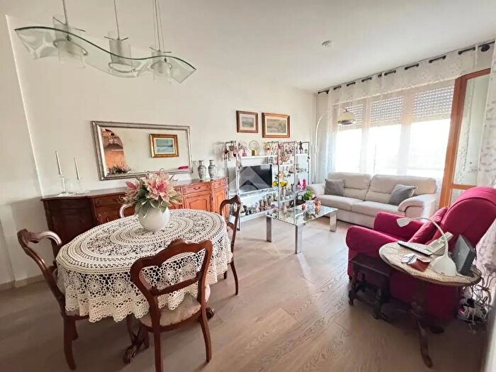 Appartamento trilocale in vendita in Via Molino, Saronno