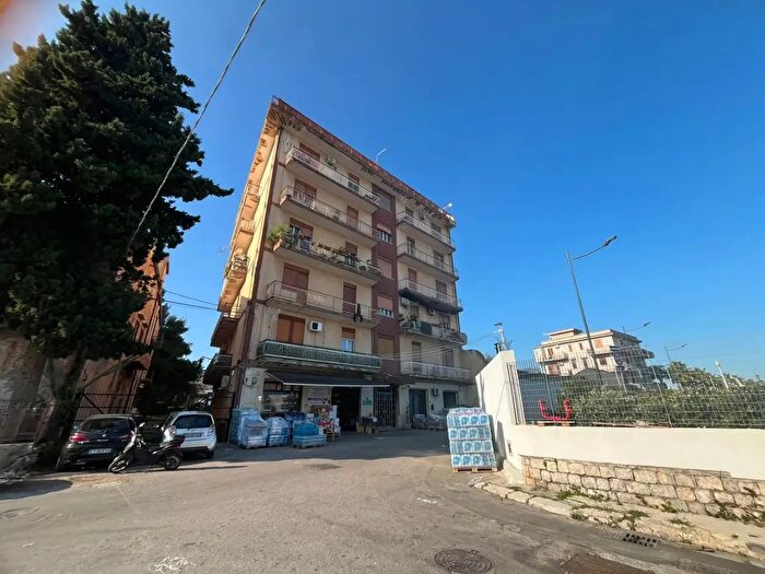 Appartamento quadrilocale in vendita in Via Atenasio, Palermo