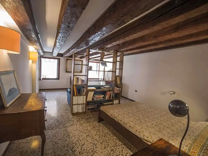 Appartamento monolocale in affitto in Calle Correggio, Venezia
