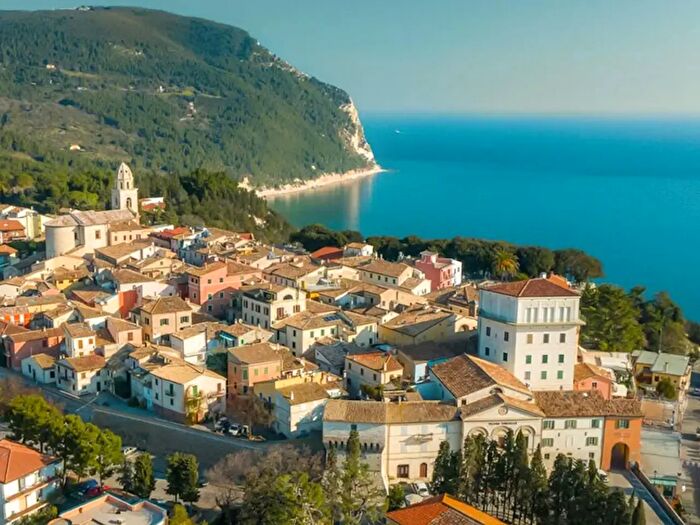 Casa in vendita in Sirolo