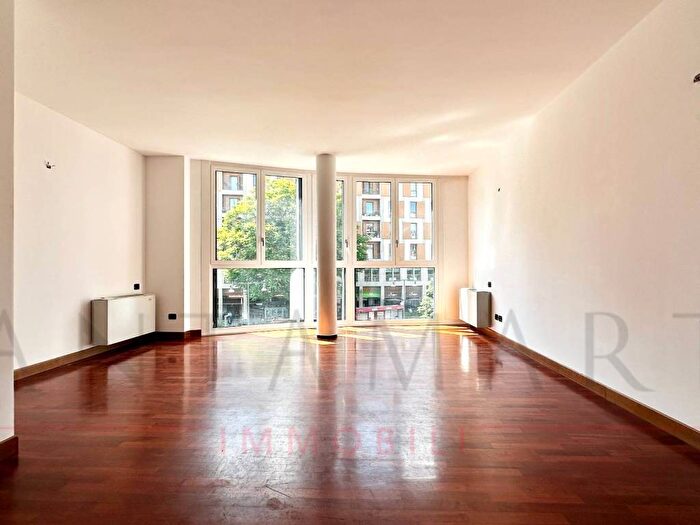 Appartamento quadrilocale in affitto in Largo La Foppa, Moscova, Milano