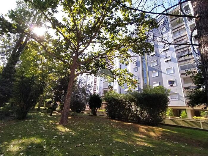 Appartamento trilocale in vendita in Via Spinoza, Roma