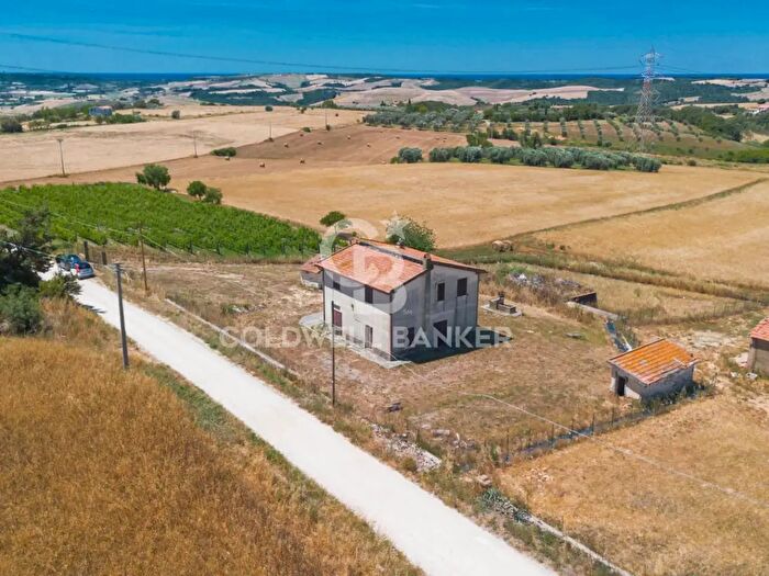 Casa quadrilocale in vendita in Località Montebello, Tuscania