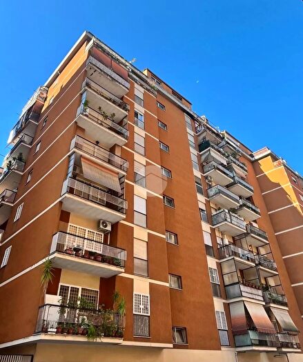 Appartamento bilocale in vendita in Via Latisana, Roma