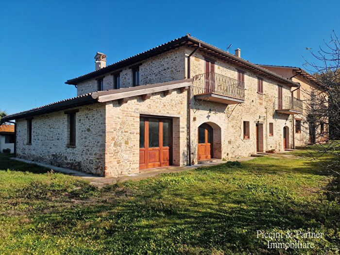 Casa con 20 locali in vendita in Località San Lorenzo, Castel Ritaldi