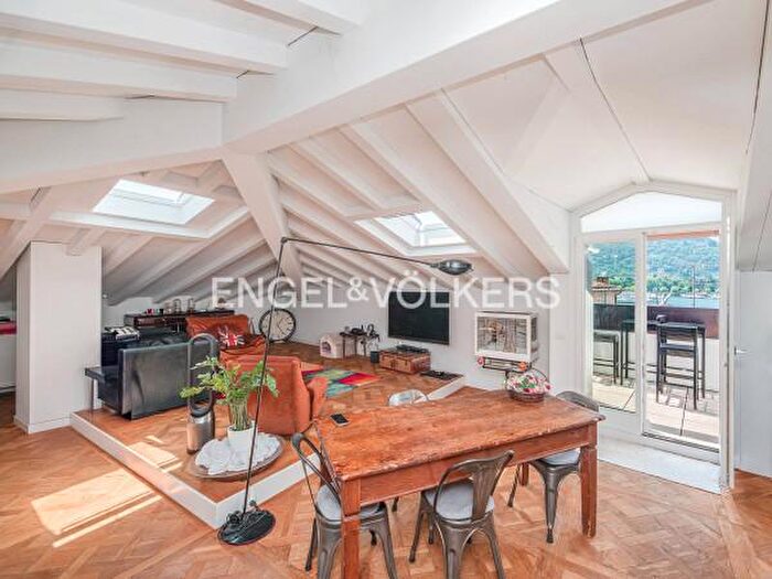 Appartamento trilocale in vendita in Via Antonio Stoppani, Como