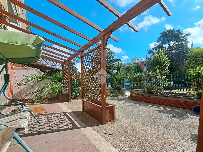 Appartamento trilocale in vendita in Via Alberto Asquini, Roma