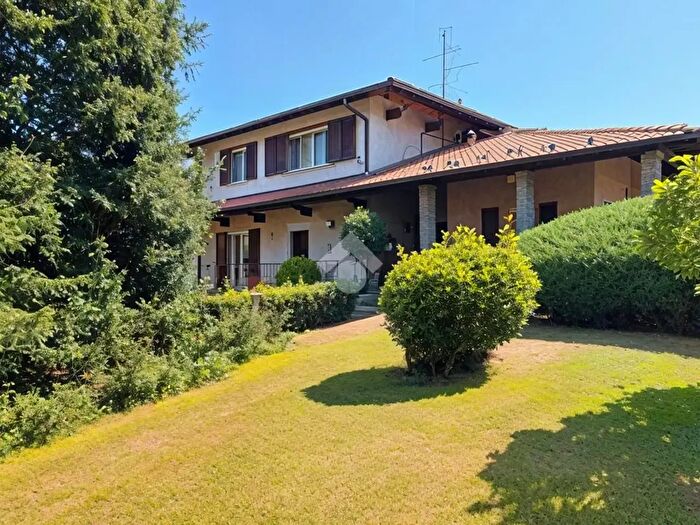 Casa con 9 locali in vendita in Via E Fermi, Cermenate