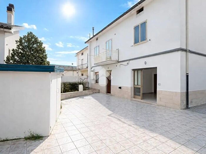 Casa trilocale in vendita in Via Alcide De Gasperi, San Giovanni Rotondo