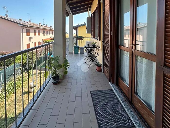 Appartamento trilocale in vendita in Via Pietro Ferrari, Vaiano Cremasco