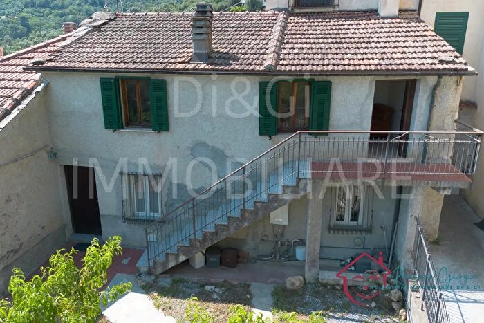 Casa con 7 locali in vendita in Frazione Celsa, Vendone
