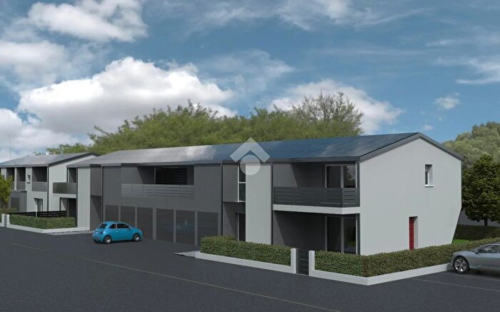 Appartamento quadrilocale in vendita in Appartamento Via Verdi, Paese