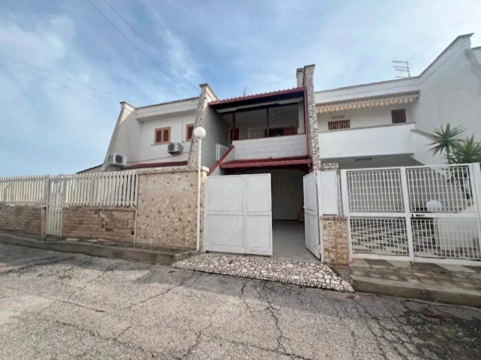 Casa trilocale in vendita in Via Michelangelo Buonarroti, Maruggio