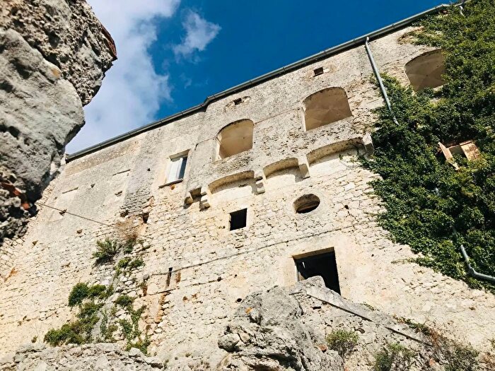 Casa con 8 locali in vendita in Strada Comunale Giro Vicalvi Frosinone, Vicalvi