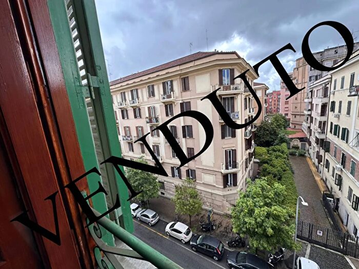 Appartamento con 5 locali in vendita in Via Faleria, Roma