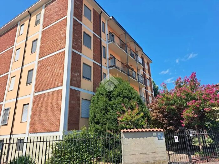 Appartamento trilocale in vendita in Viale Sardegna, Pavia