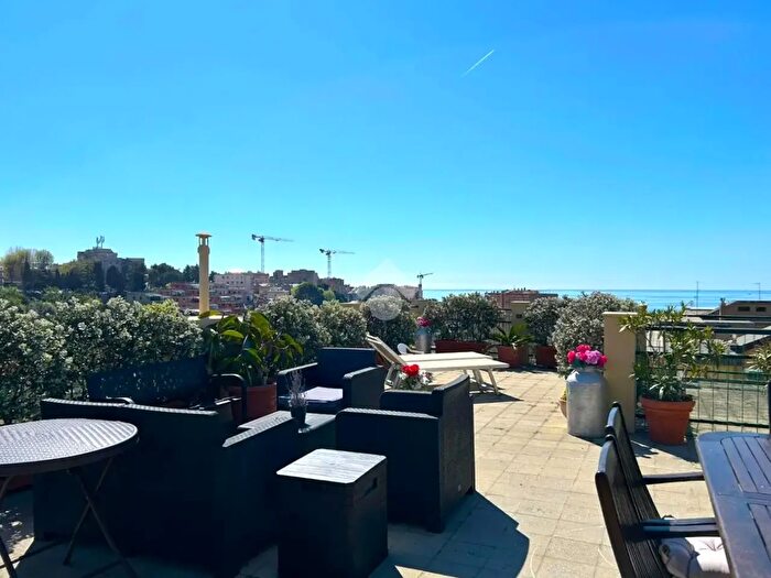 Appartamento quadrilocale in vendita in Via Brigata Salerno, Genova