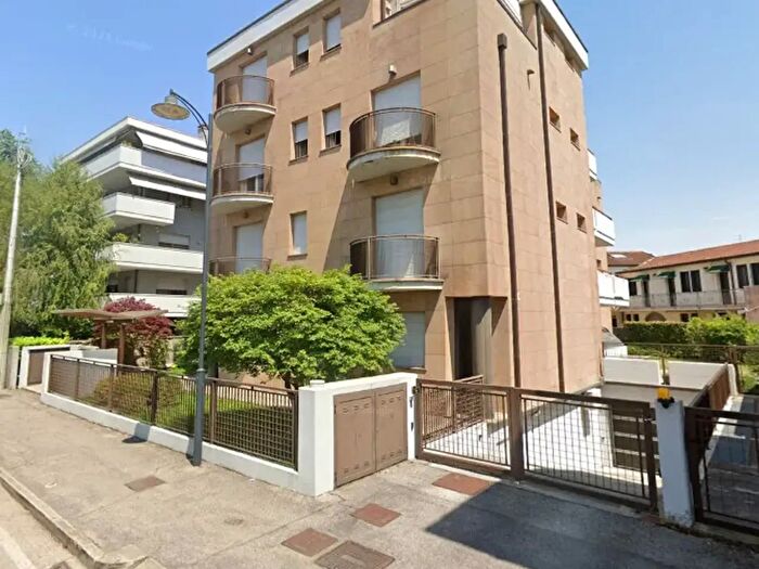 Appartamento bilocale in vendita in Viale Generale Domenico Piva, Rovigo
