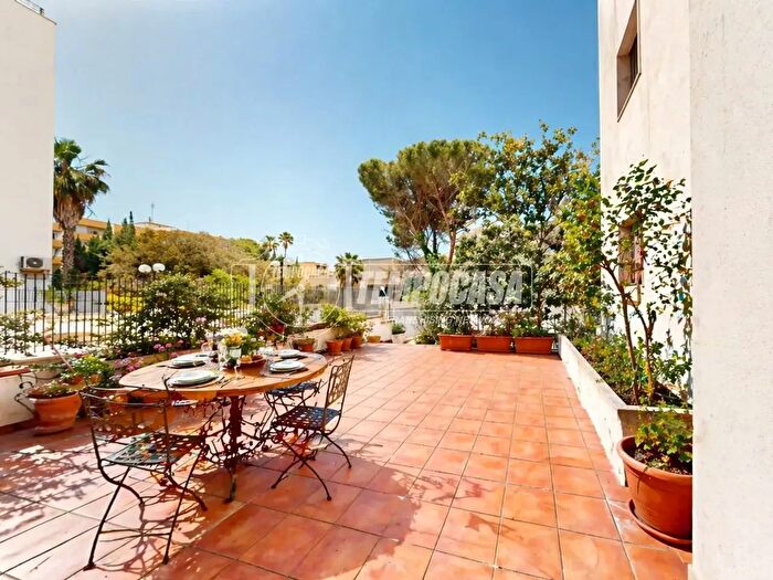 Appartamento con 5 locali in vendita in Via Lequile, Lecce