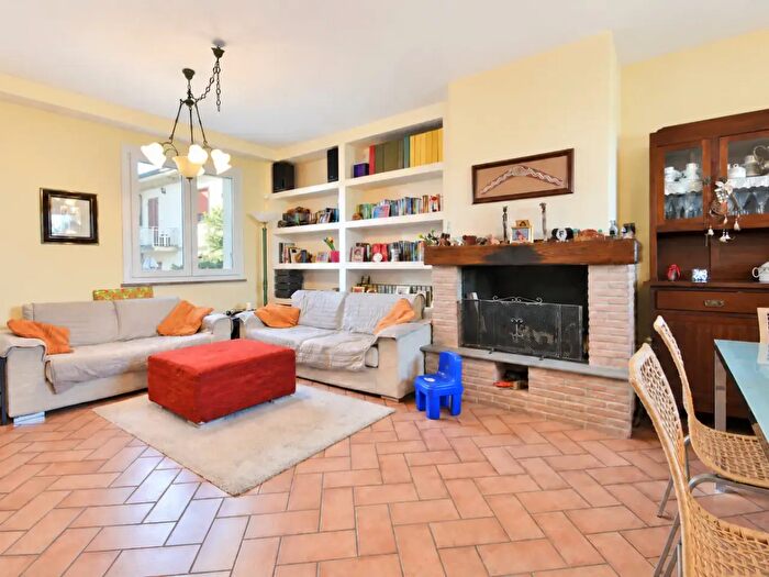 Casa con 8 locali in vendita in San Miniato