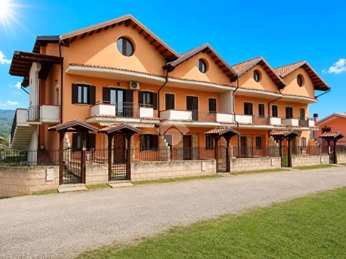 Casa quadrilocale in vendita in Via Tesori, Montalto Uffugo