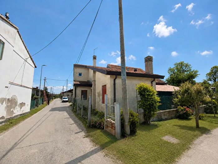 Casa trilocale in vendita in Via Marangona, Porto Viro