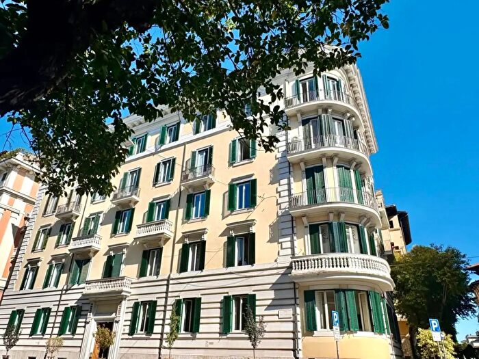 Appartamento con 5 locali in vendita in Via Tagliamento, Roma