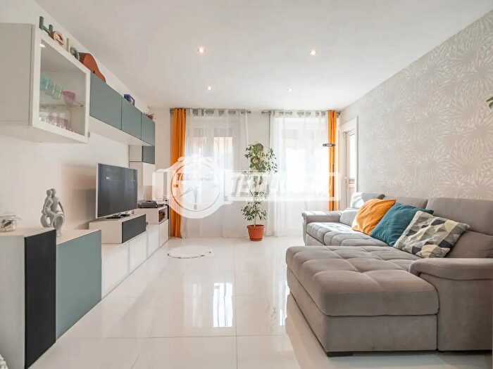 Appartamento trilocale in vendita in Via Calpurnio Fiamma, Roma