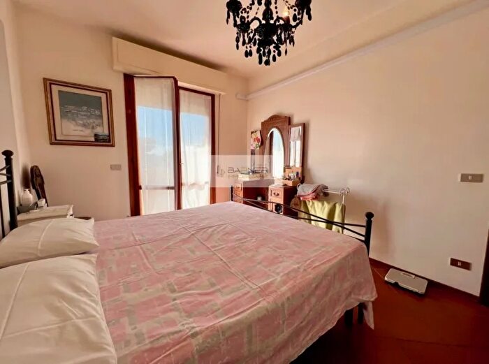 Appartamento con 6 locali in vendita in Camaiore