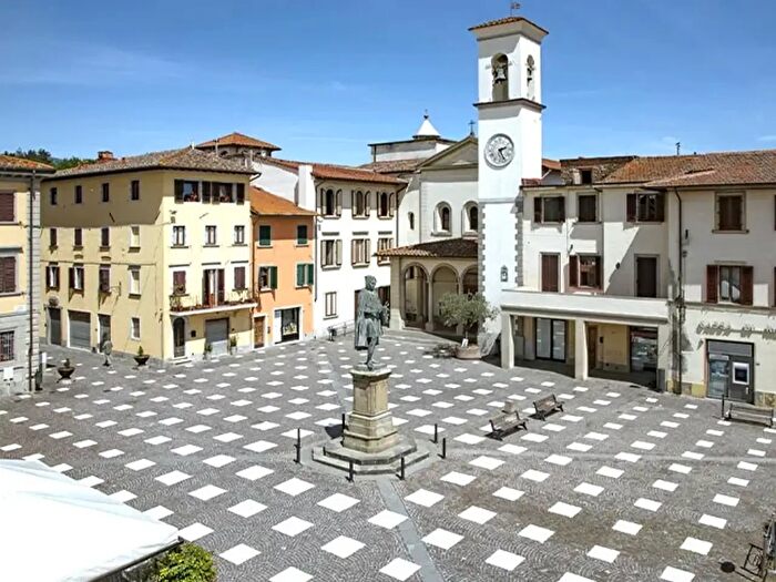 Casa con 8 locali in vendita in Vicchio