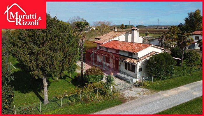 Casa con 6 locali in vendita in Via Lignano Nord, Latisana