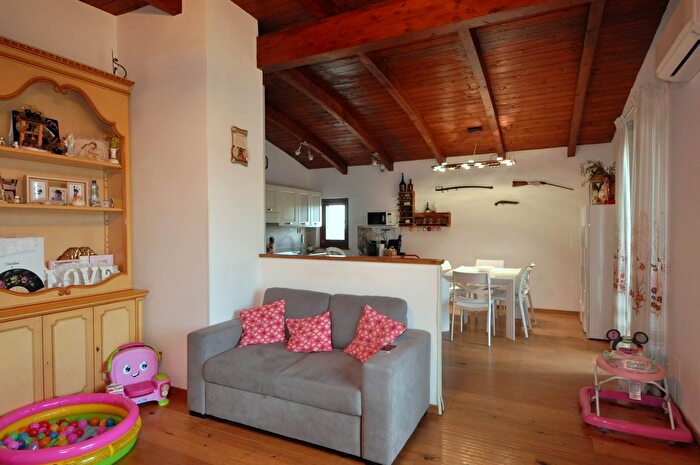 Appartamento trilocale in vendita in Via Antonio Vivaldi, Loro Ciuffenna