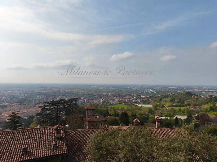 Appartamento trilocale in affitto in Via Sudorno, Bergamo