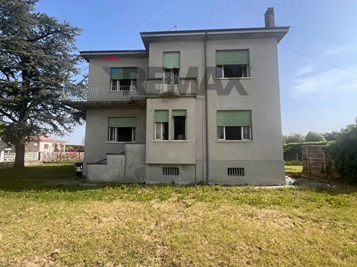 Casa con 12 locali in vendita in Via Fabio Filzi, Ceneselli