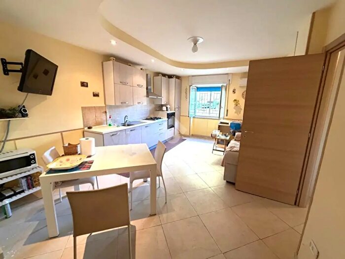 Appartamento trilocale in vendita in Via Armando Diaz, Portici