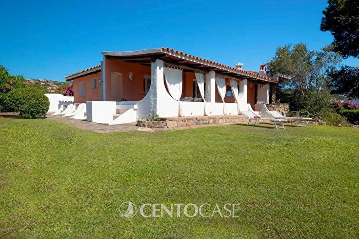 Casa con 8 locali in vendita in Arzachena