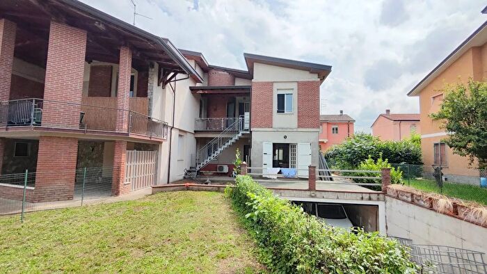 Appartamento trilocale in vendita in Via Fratelli Rusconi, Vigolzone