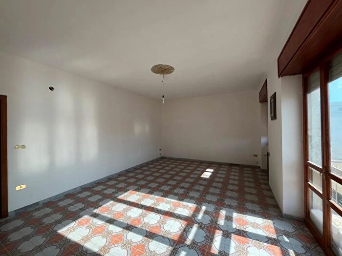 Appartamento con 6 locali in vendita in Via Alessandro Volta, Parabita